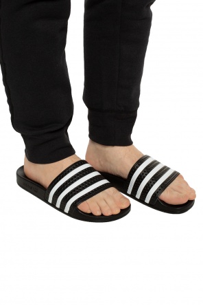 Slippers with an embossed logo, zdjęcie 2 Slippers with an embossed logo od ADIDAS Originals